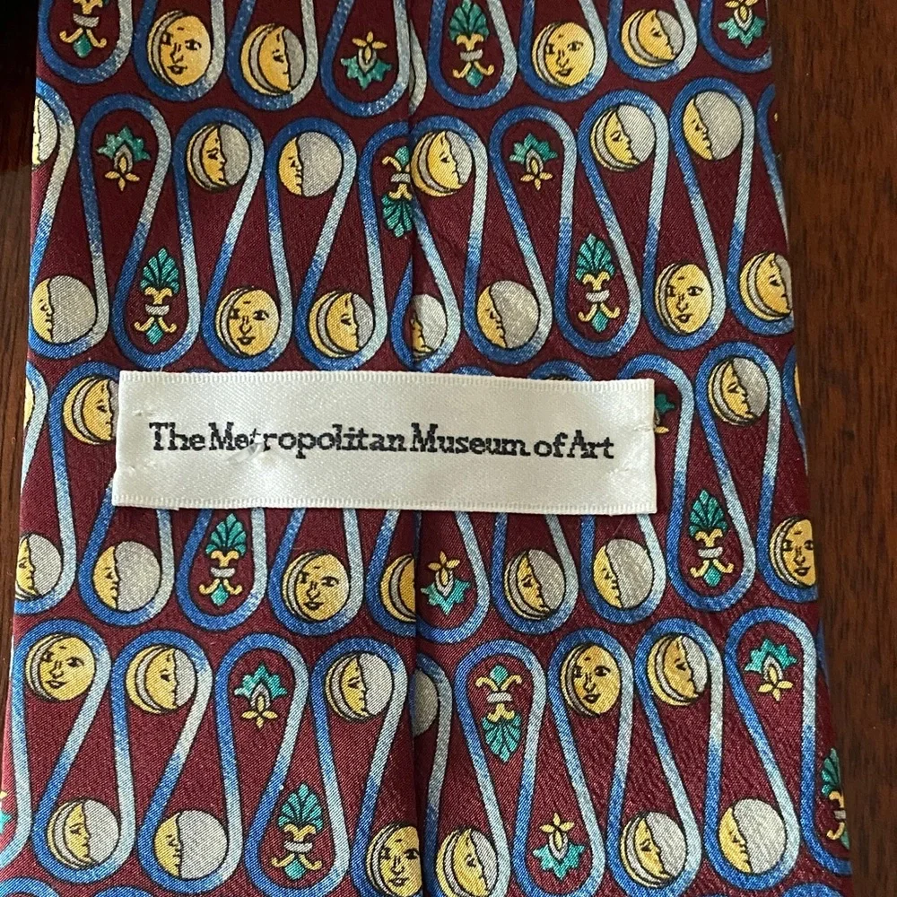 Metropolitan museum of art Men's Burgundy and Blue Patterned Tie